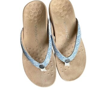 Vionic Blue and White Flip Flops - cute and comfortable!